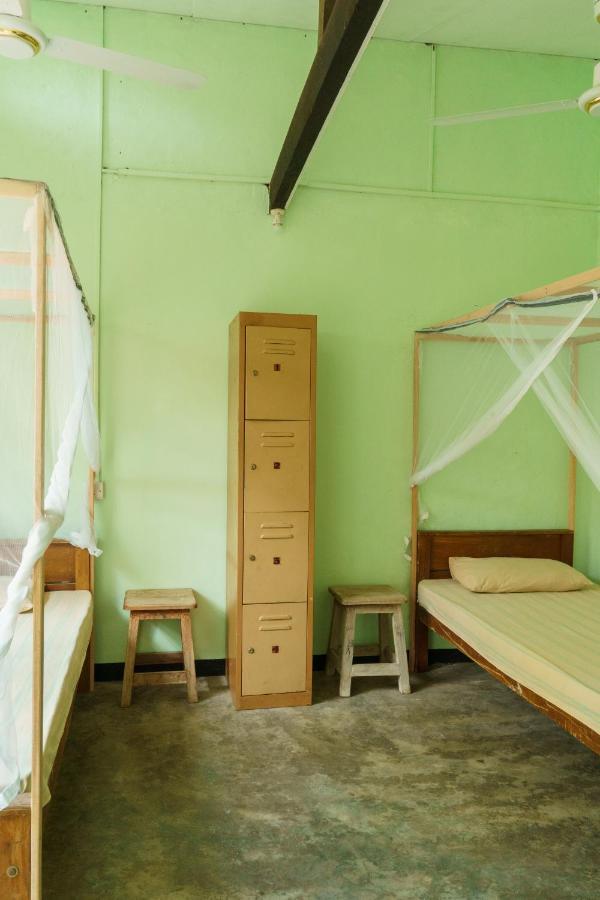 Little Bay Arugam Bay Hostel Buitenkant foto