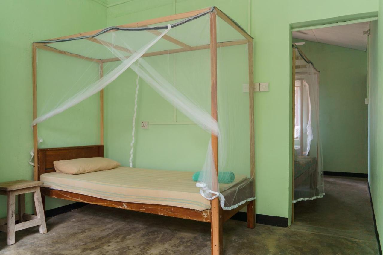 Little Bay Arugam Bay Hostel Buitenkant foto