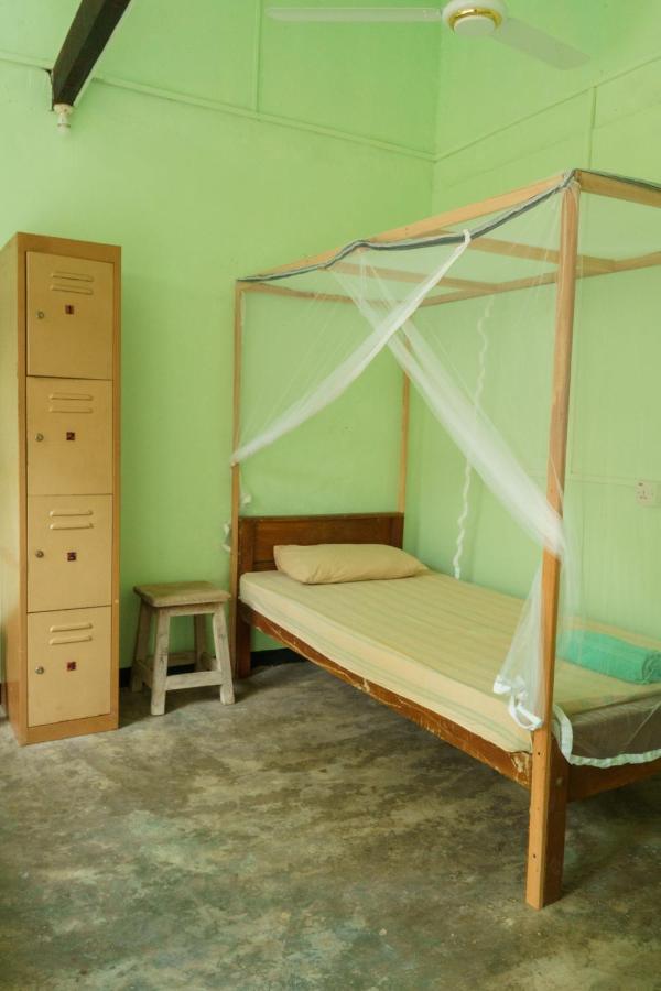 Little Bay Arugam Bay Hostel Buitenkant foto