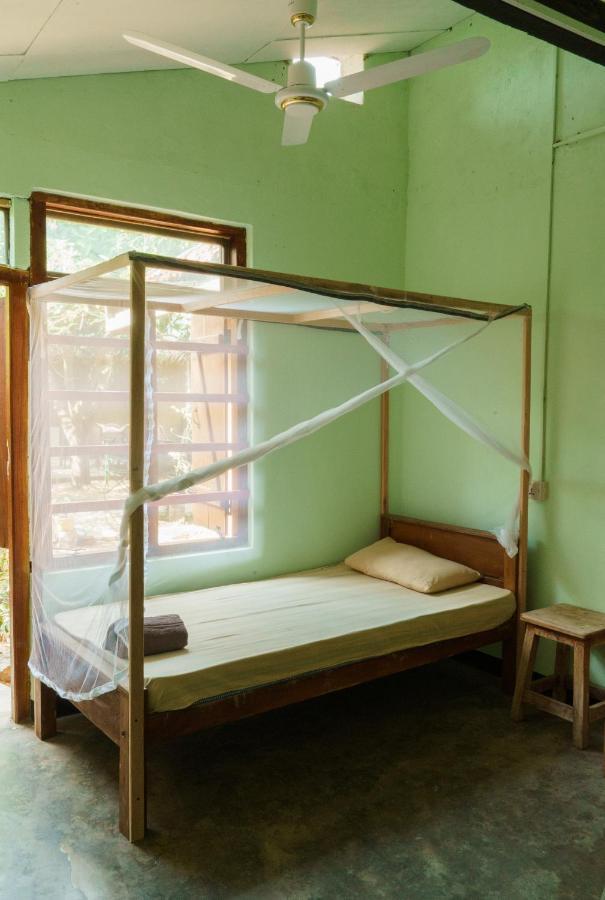 Little Bay Arugam Bay Hostel Buitenkant foto